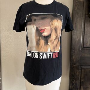Taylor Swift Red Album Pop Country Artist Graphic T-Shirt Black - S